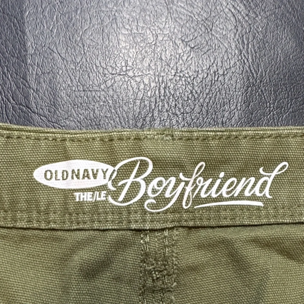 Old Navy Olive Utility Roll-Cuff Shorts - Picture 5 of 6